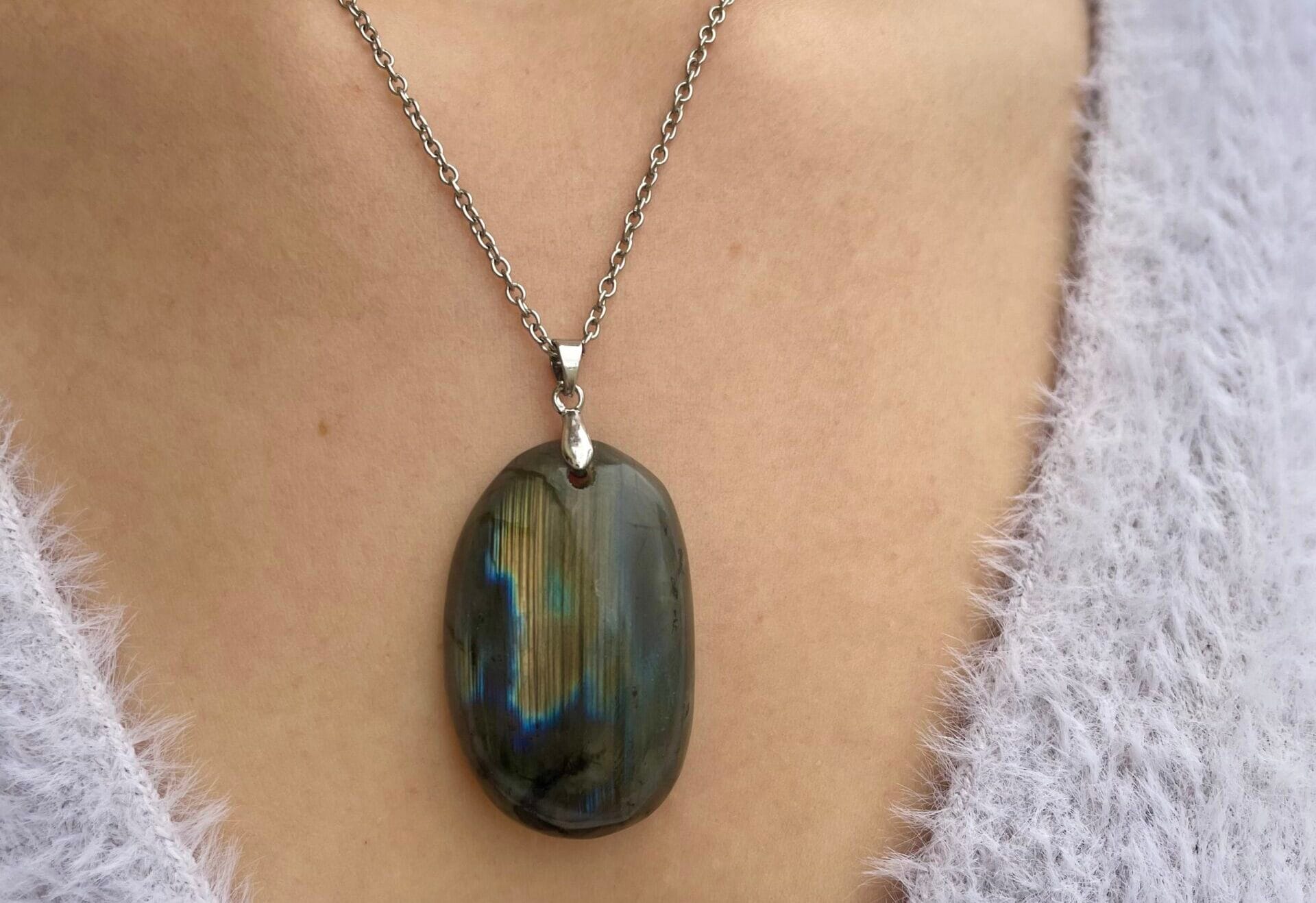 Pendentif en Labradorite (galet)